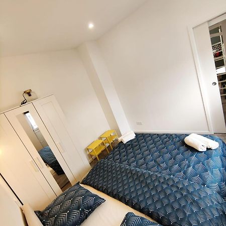 דירות Vénissieux Loft Chic Avec Mezzanine Contemporaine מראה חיצוני תמונה