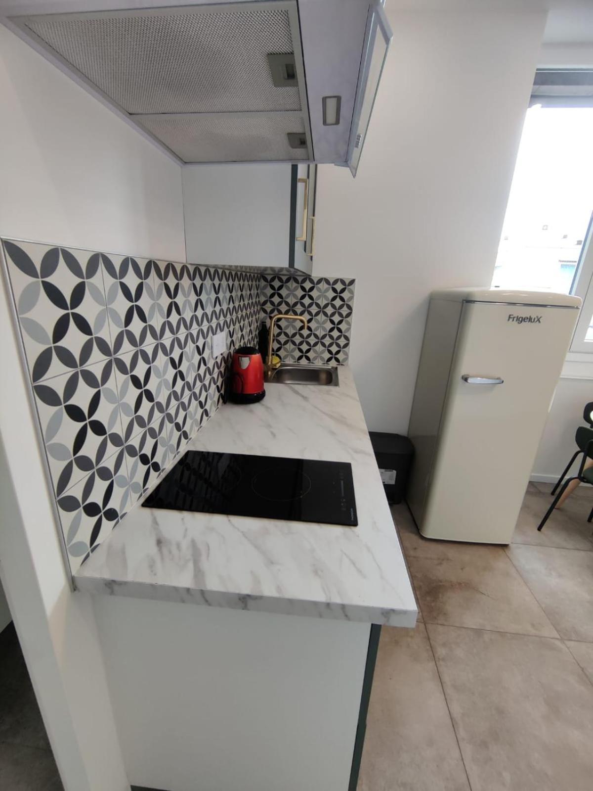 דירות Vénissieux Loft Chic Avec Mezzanine Contemporaine מראה חיצוני תמונה
