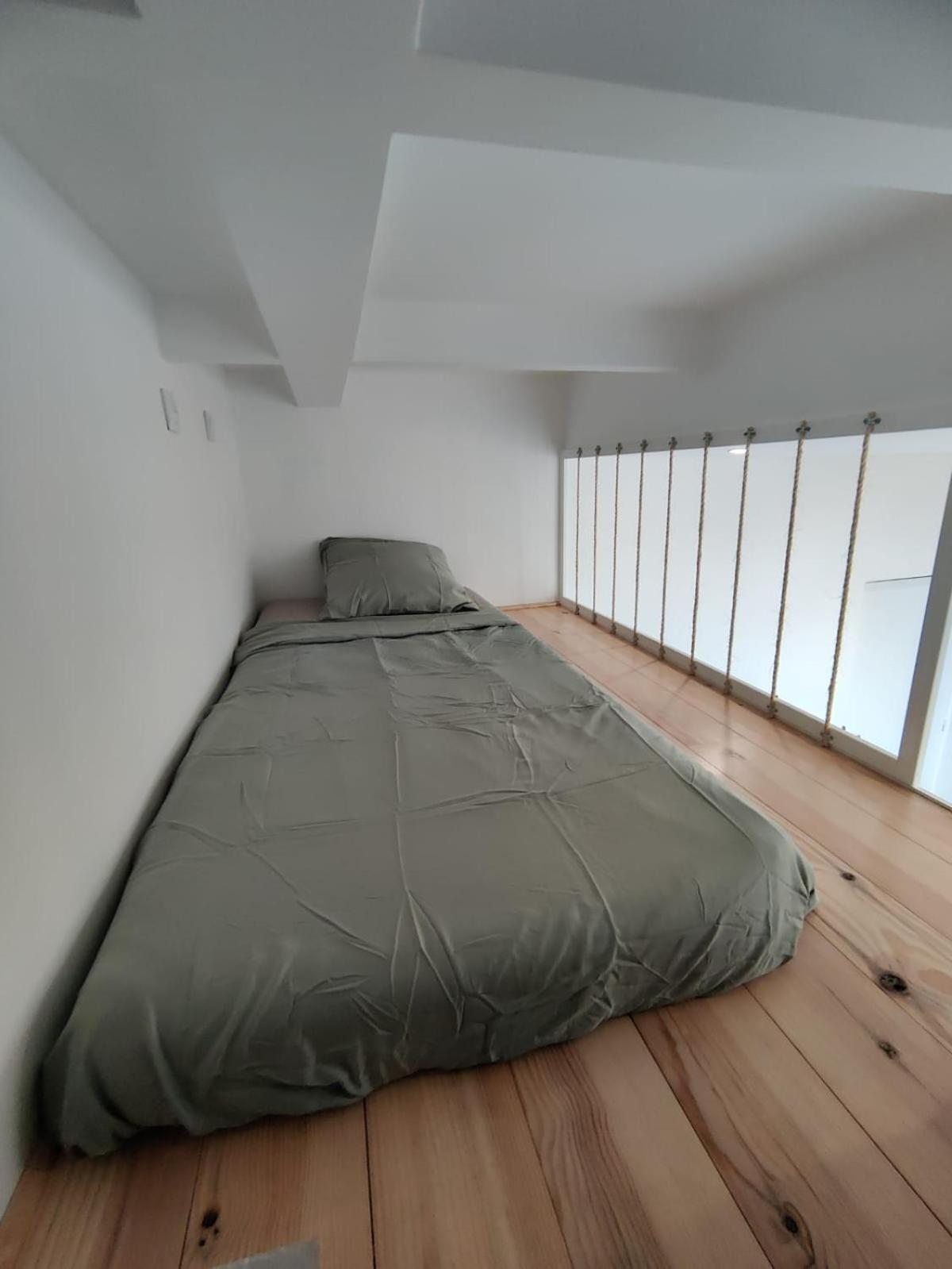 דירות Vénissieux Loft Chic Avec Mezzanine Contemporaine מראה חיצוני תמונה