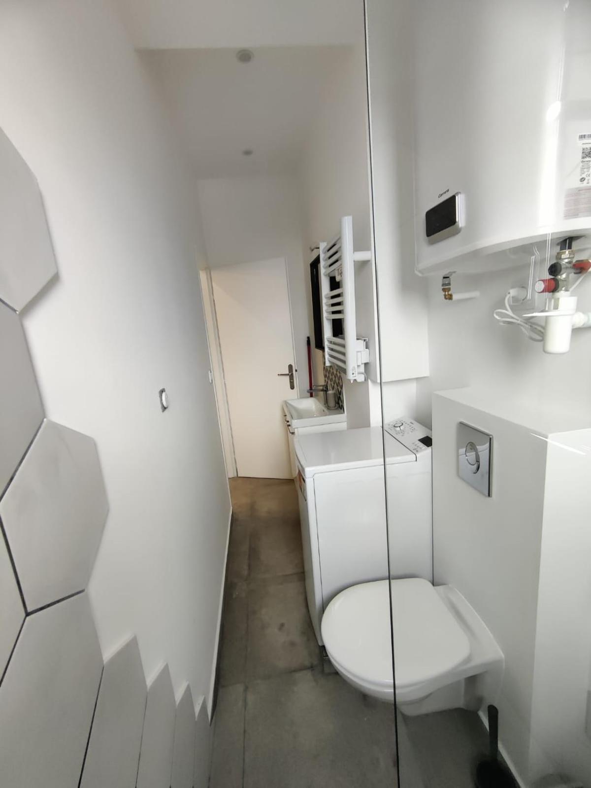דירות Vénissieux Loft Chic Avec Mezzanine Contemporaine מראה חיצוני תמונה