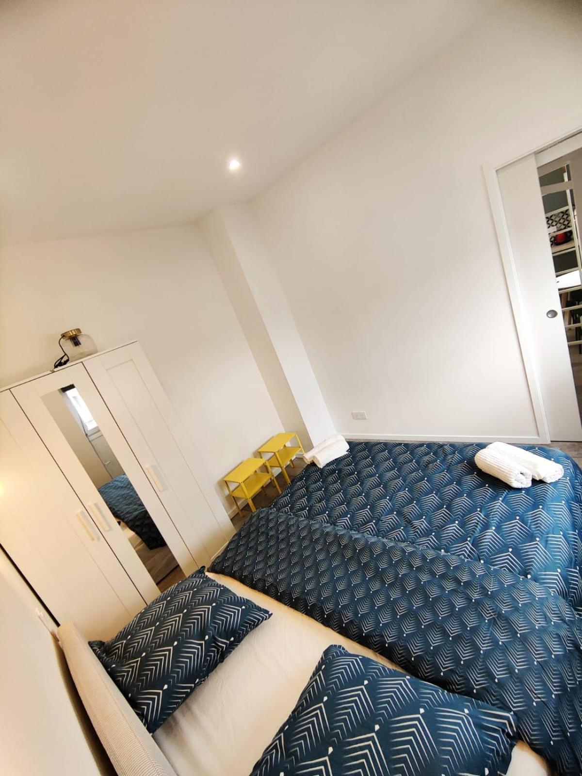 דירות Vénissieux Loft Chic Avec Mezzanine Contemporaine מראה חיצוני תמונה