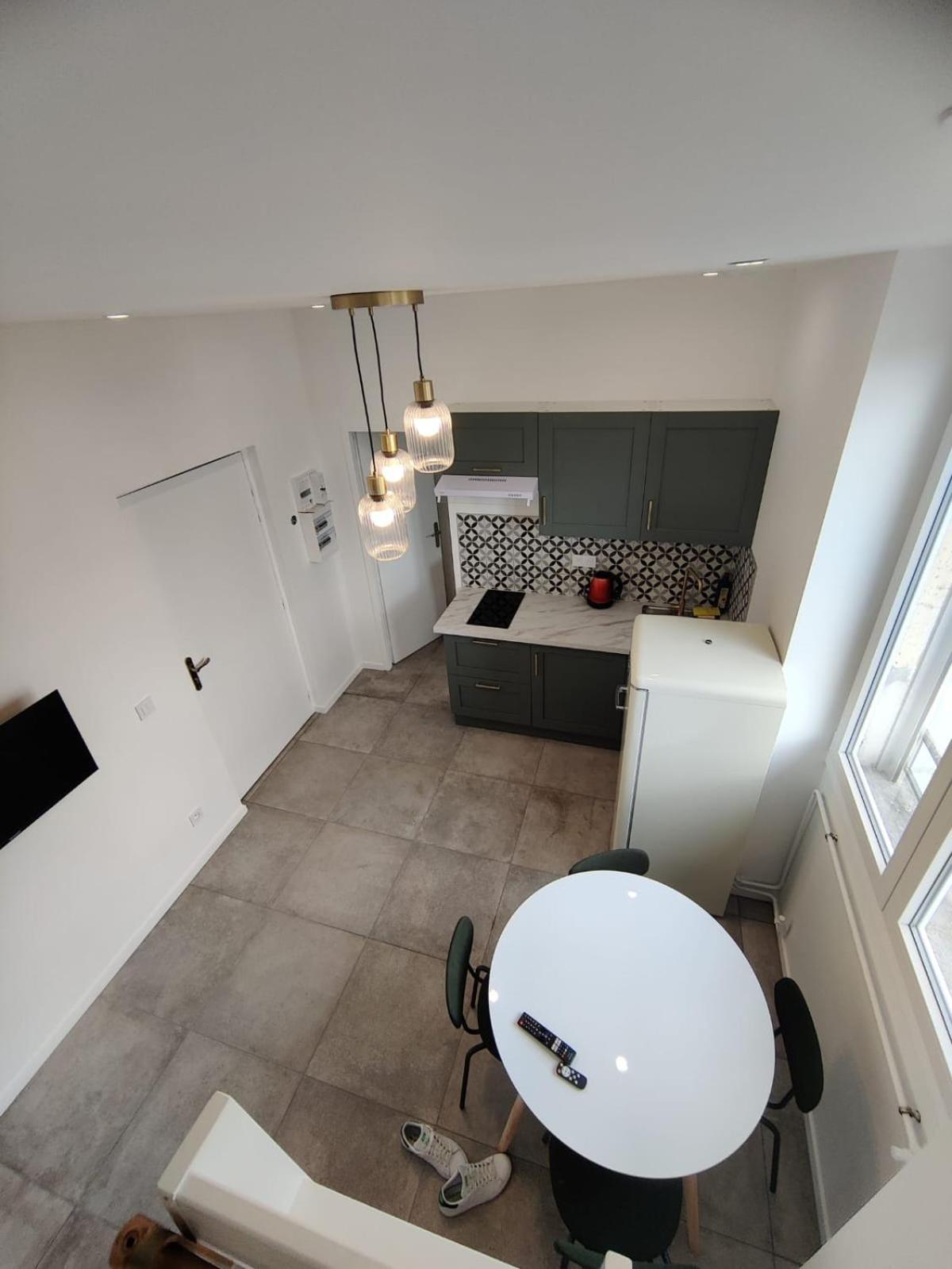 דירות Vénissieux Loft Chic Avec Mezzanine Contemporaine מראה חיצוני תמונה