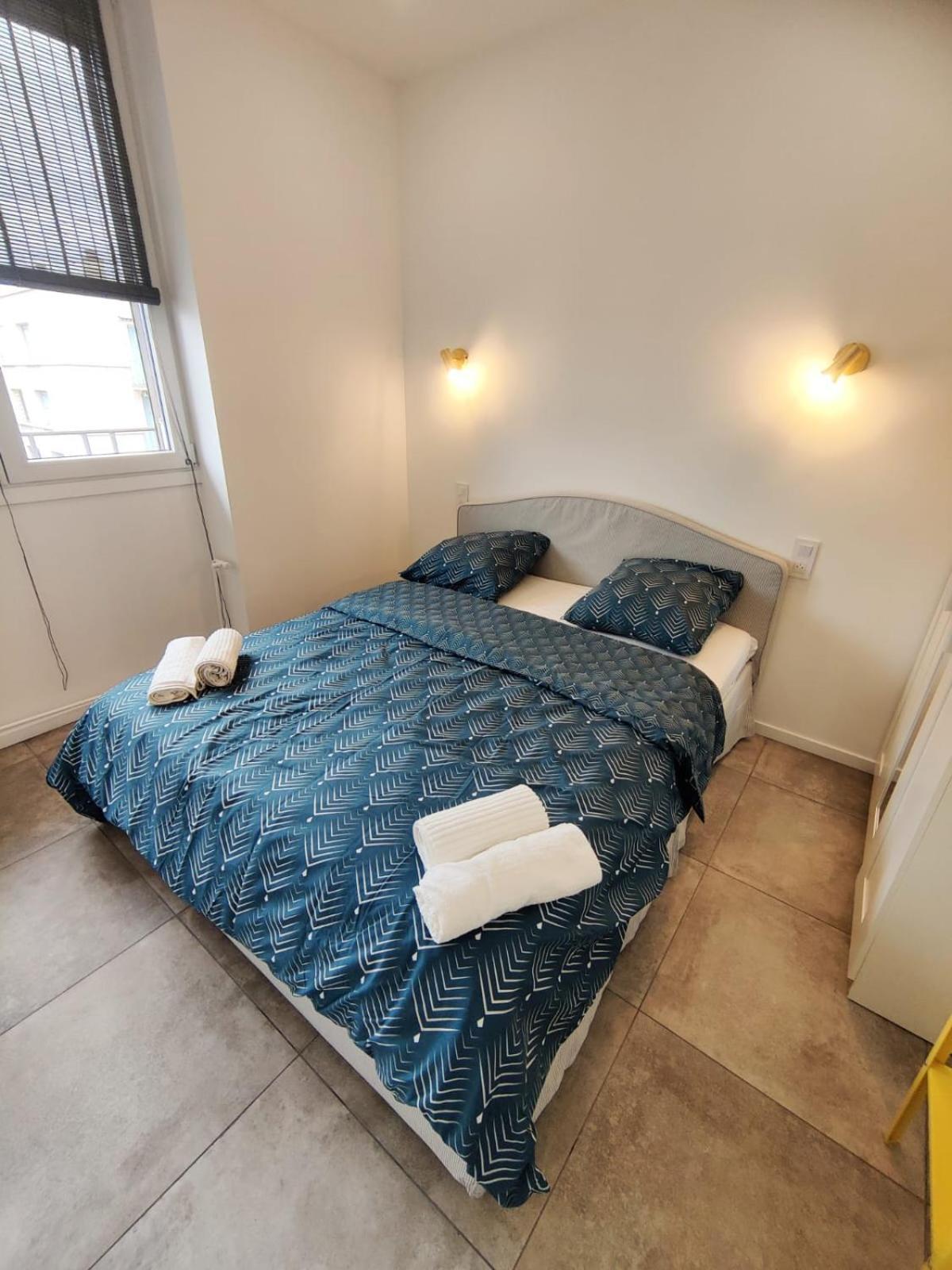 דירות Vénissieux Loft Chic Avec Mezzanine Contemporaine מראה חיצוני תמונה