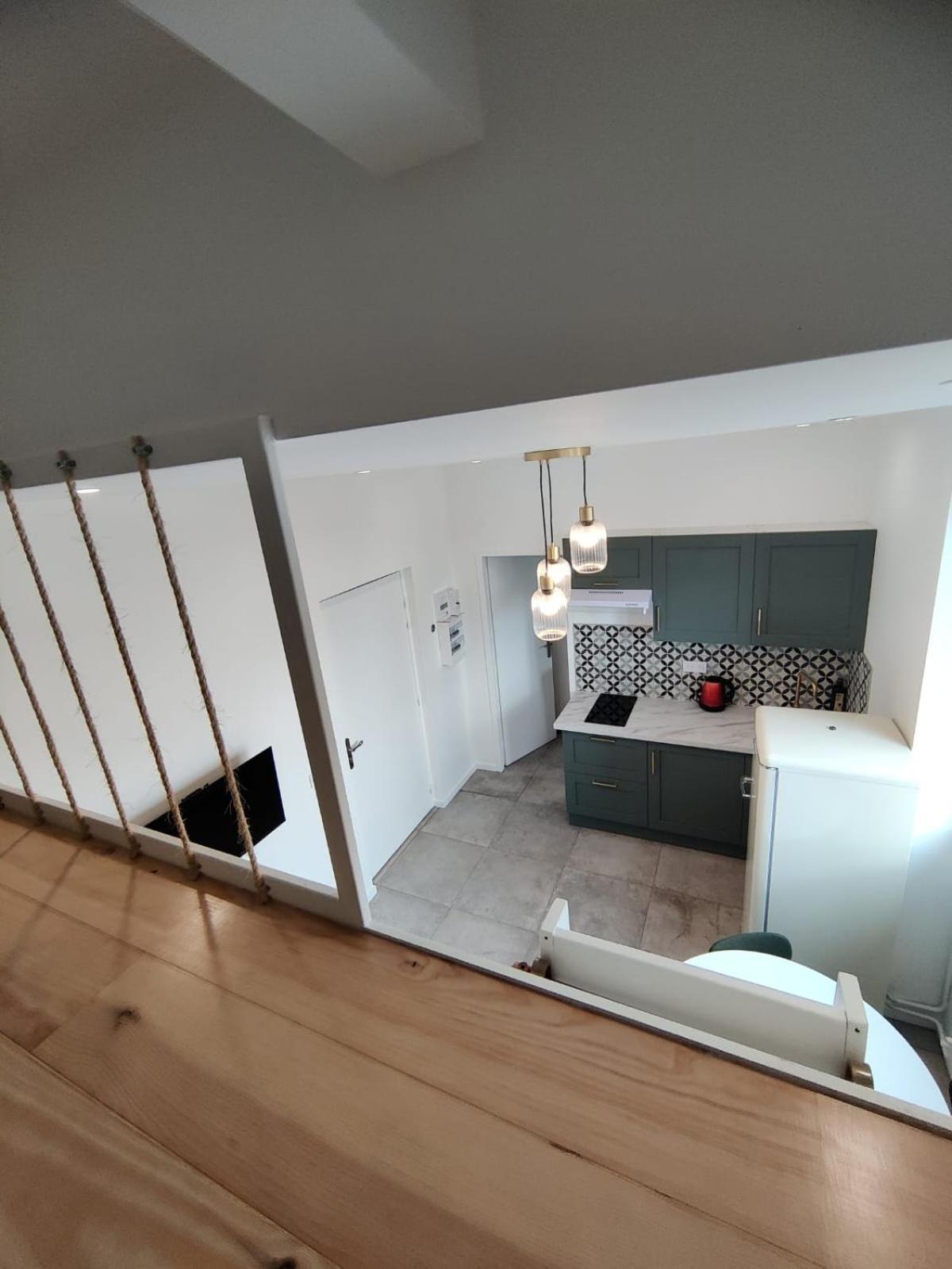 דירות Vénissieux Loft Chic Avec Mezzanine Contemporaine מראה חיצוני תמונה