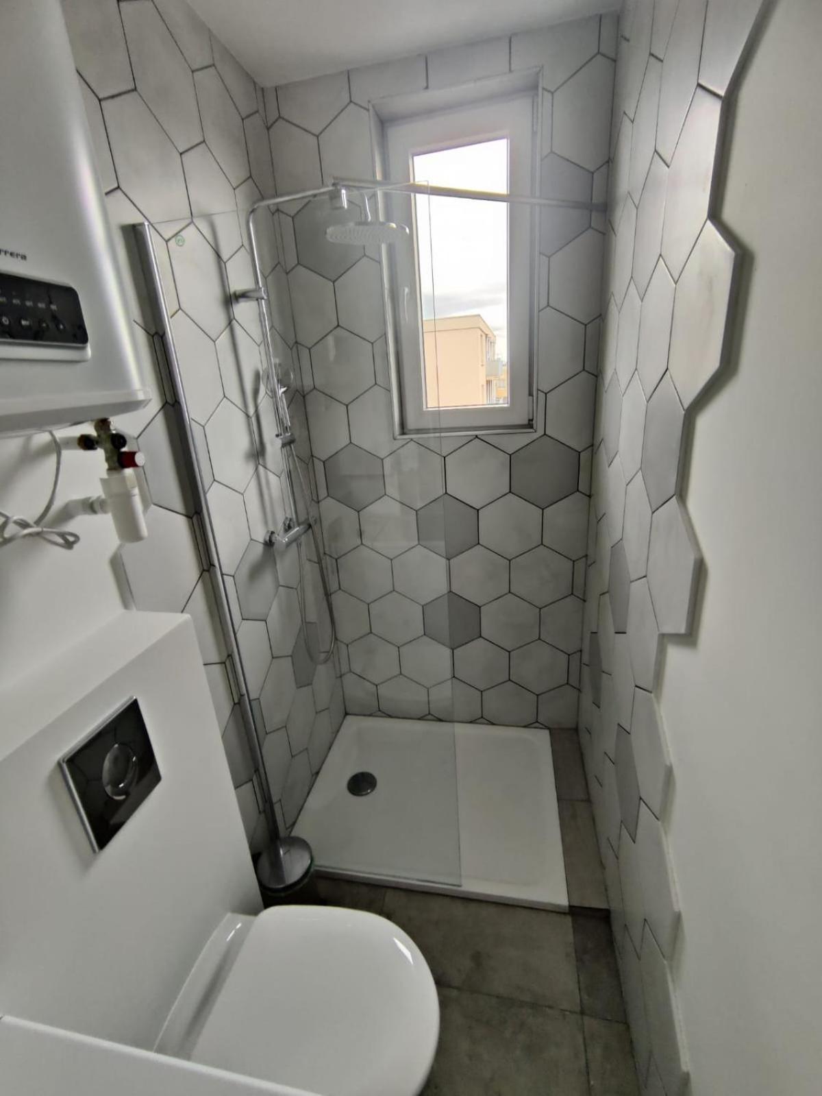 דירות Vénissieux Loft Chic Avec Mezzanine Contemporaine מראה חיצוני תמונה